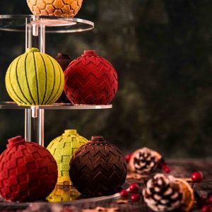 La Collection «Boules Graphiques» : Votre Bûche de Noël sur mesure